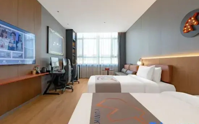 Homeinn Plus Hotel (Hotan Huochezhan)