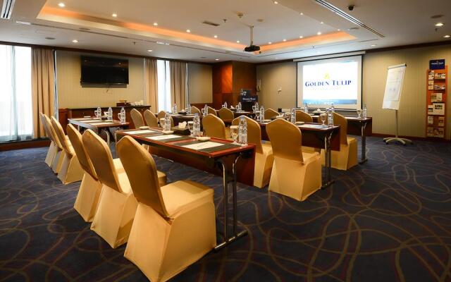 Отель Golden Tulip Al Barsha