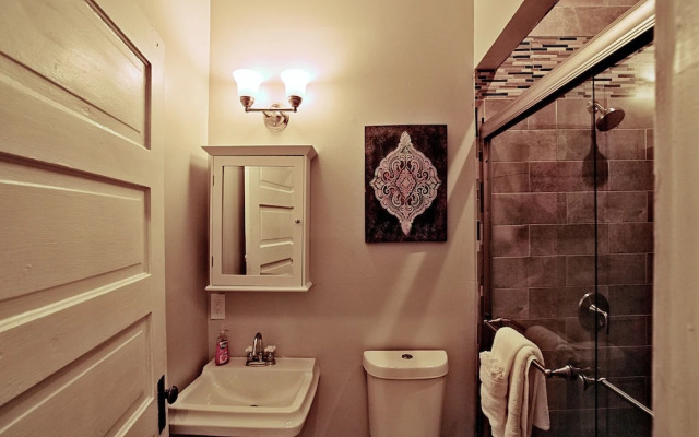 Downtown Savannah Oasis 4 BR 3 BA