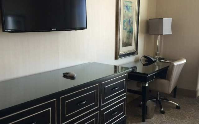 Woolley's Classic Suites Denver Airport
