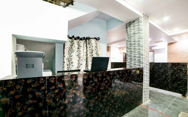 OYO 62329 Lucky Hotels