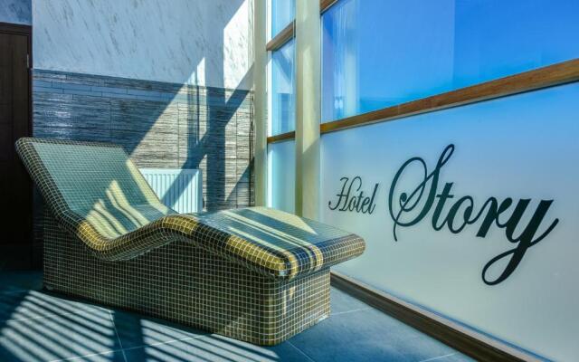 Hotel Story