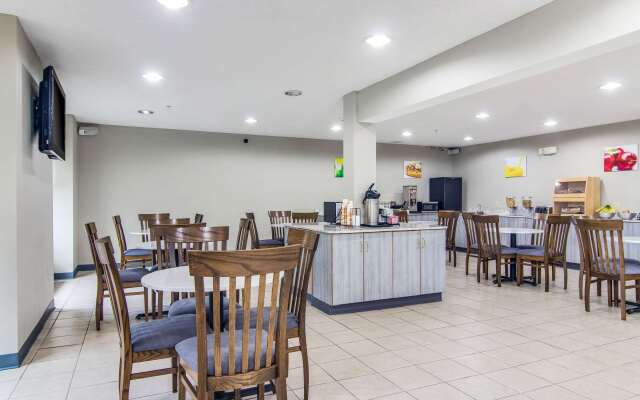 Quality Inn & Suites Grove City - Outlet Mall