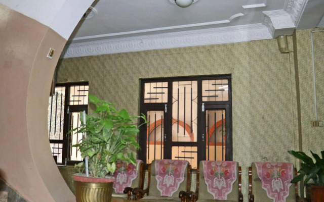 OYO 374 Hotel Holiday Taj (p) Ltd
