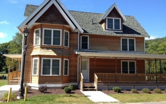 Blue Hill Lodge