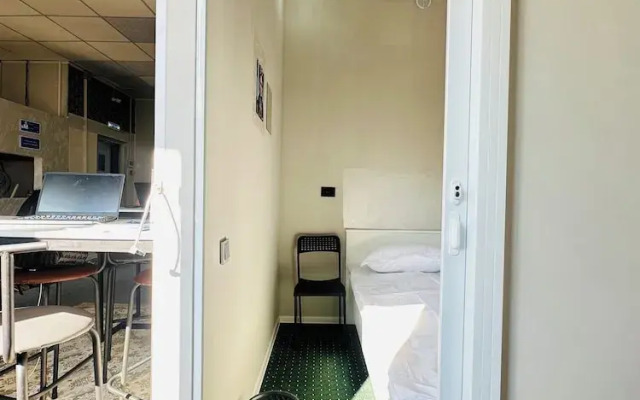 Center Capsule Hotel