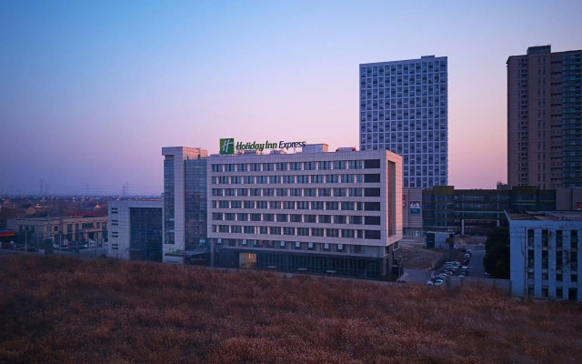 Holiday Inn Express Nantong Textile City by IHG