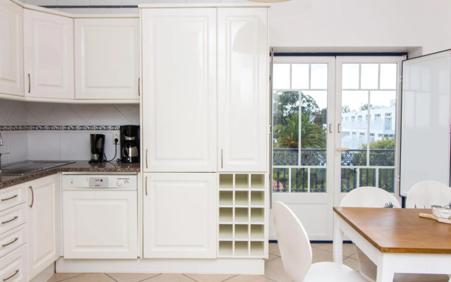 Oura Sunrise II Apartment by Stay-ici, Algarve Holiday Rental