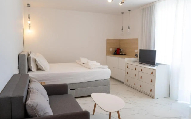 Dion Apartments