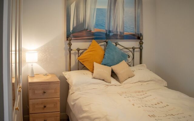 Homely 2 Bedroom Flat in Bonnington
