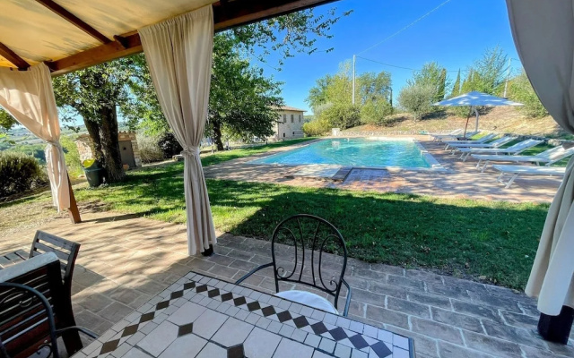 Detached Villa - Sleeps 10 - Pool - Pergola - Playground for Children - Wifi