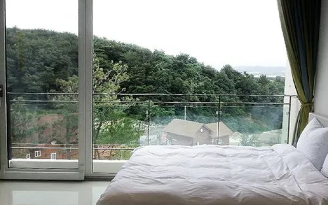 Starry Pension Gyeongju 1