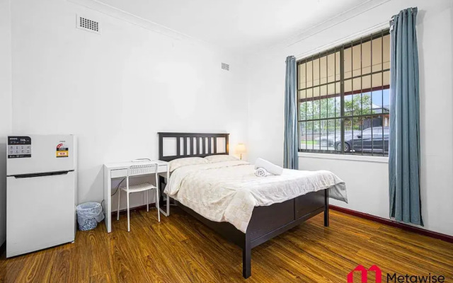 Metawise/parramatta Cozy Room With Furniture Wifi