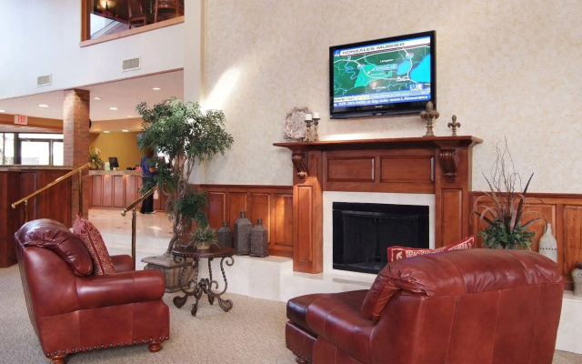 Cloverleaf Suites Baton Rouge