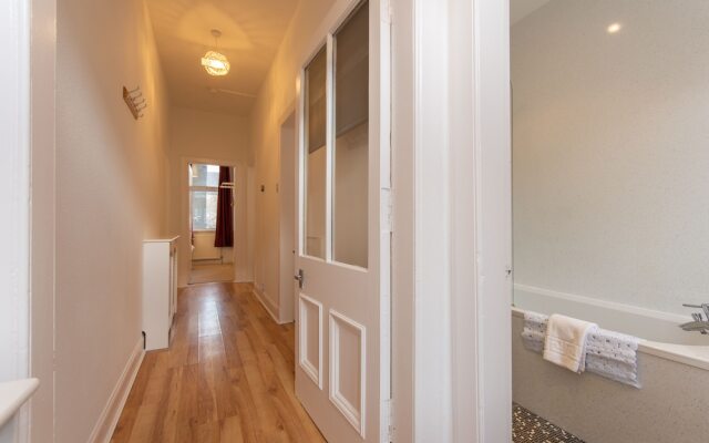 Glebe Street Apartment