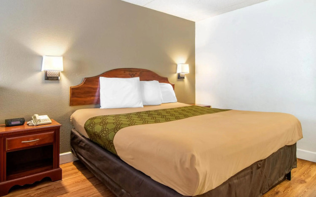 Econo Lodge Inn & Suites near Chickamauga Battlefield