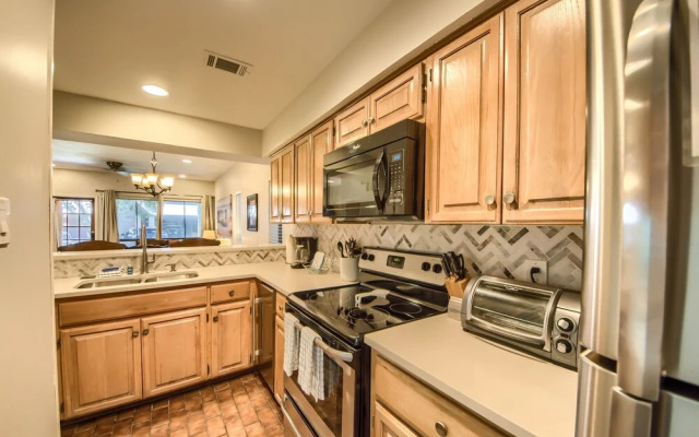 Delroy Curly Ray s Comal Condo