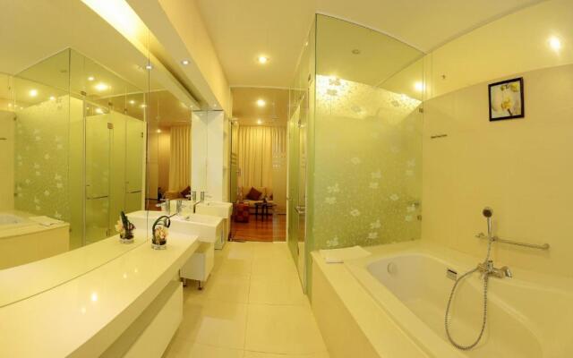 McGallery Art - Lucky Residence Suite's & Apartments