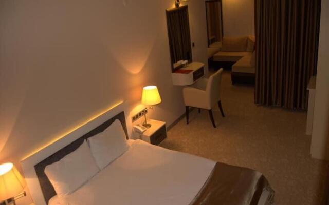 Hotel Ayata