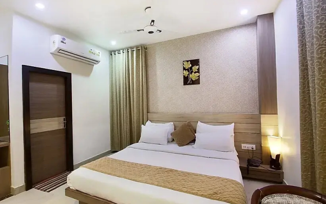 Goroomgo Galaxy Mathura