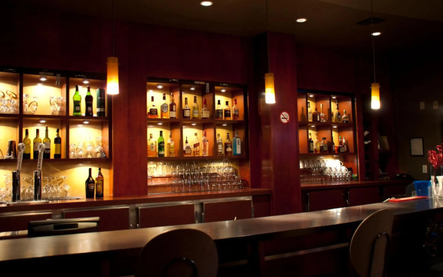 iHOTEL & Conference Center Red Deer