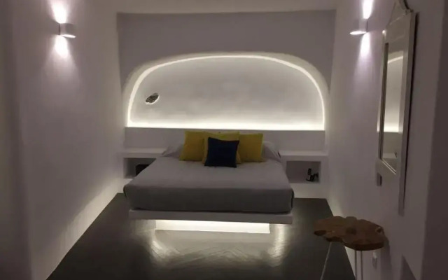 Altana Cliffside Villas Santorini