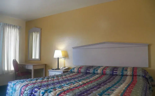 Sleepy Traveler Motel