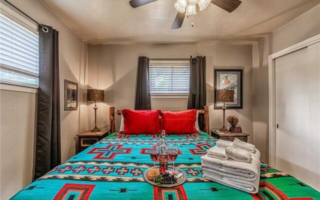 Texas Trio Cabin, 3 Bedrooms, Hot Tub, Fireplace, Sleeps 6