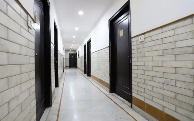 OYO 60476 Hotel Silver Rooms