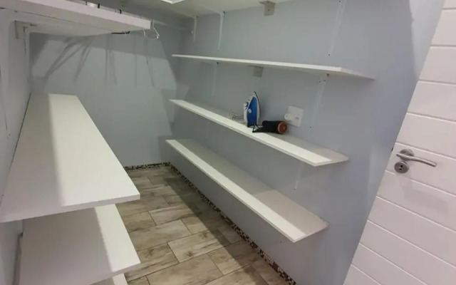 Guest House on Gillian Unit 1