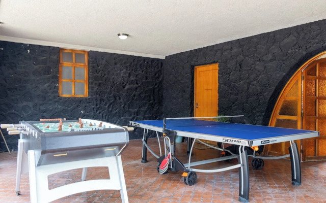 Spacious Cuernavaca House Pool Grill