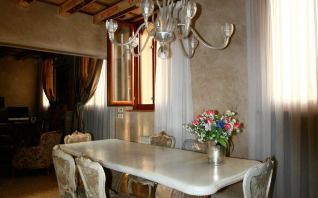 Opera Luxury Apartment