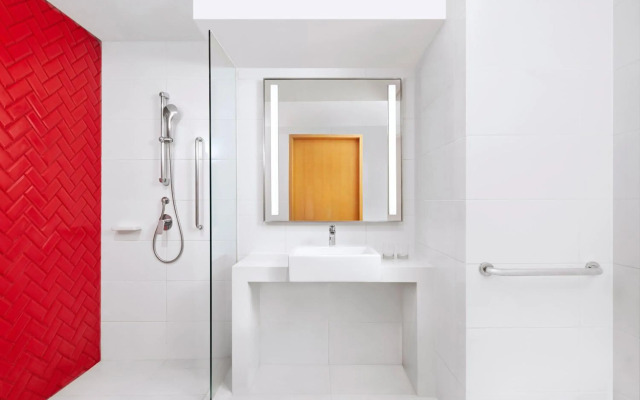 Four Points by Sheraton Surabaya, Tunjungan Plaza