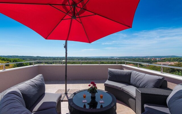 Amazing Home in Liznjan With Wifi and 3 Bedrooms
