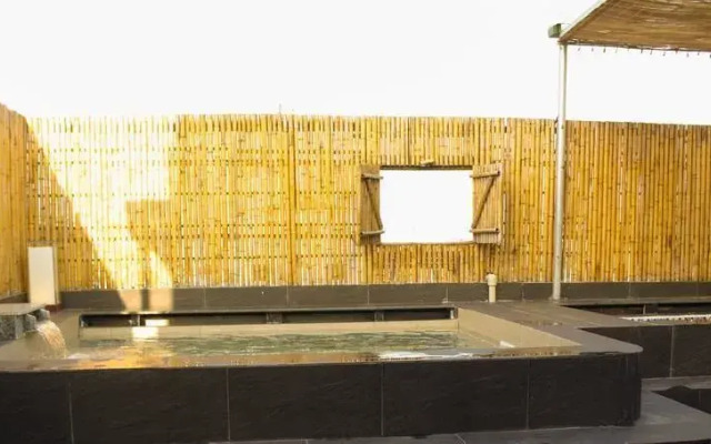 Ocean Hotel 2