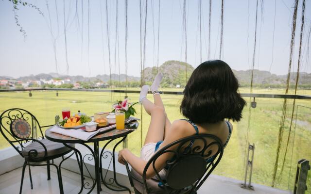 Liberty Hall Tam Coc Hotel & Villa