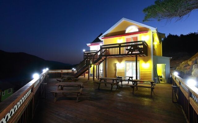 Yellow star Pension