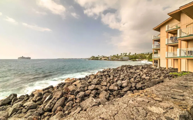 Oceanfront Kailua-kona Townhome w/ Pool & Views!