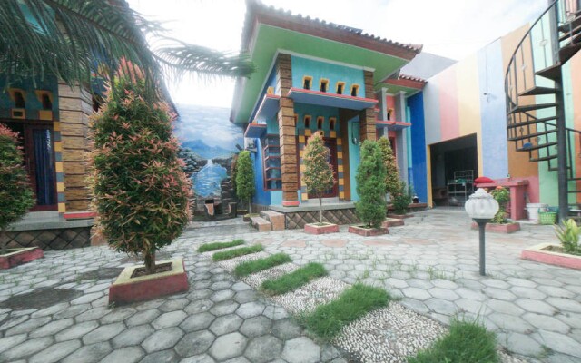 RedDoorz Syariah near Mall Roxy Banyuwangi 2