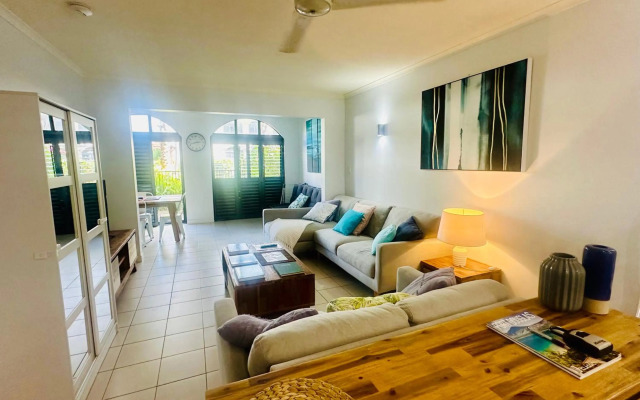 Palm Cove Pool Access Apartment