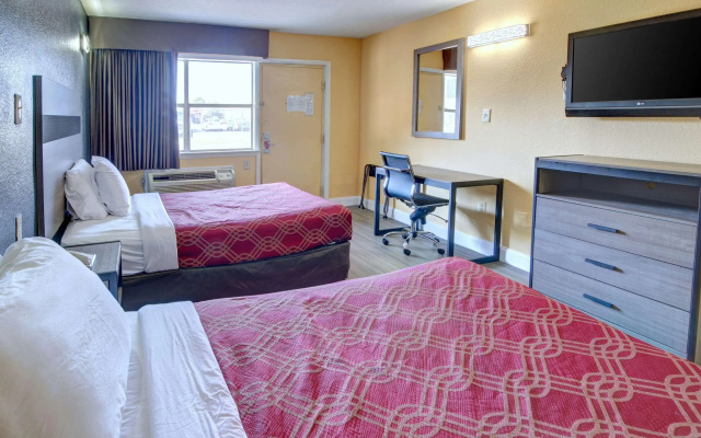 Econo Lodge at Military Circle