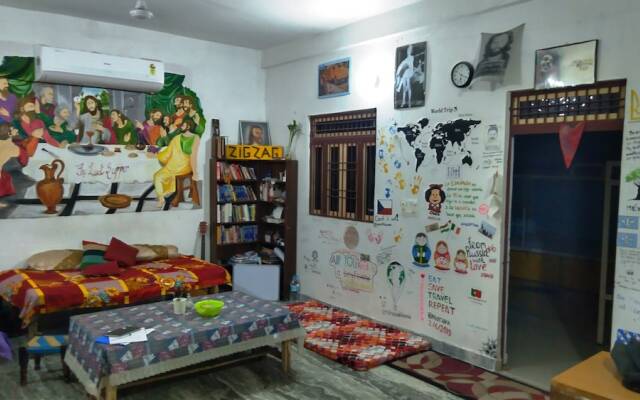 Zigzag Hostel Agra