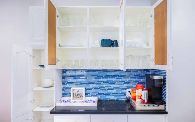 240 Spacious Modern Home w AC