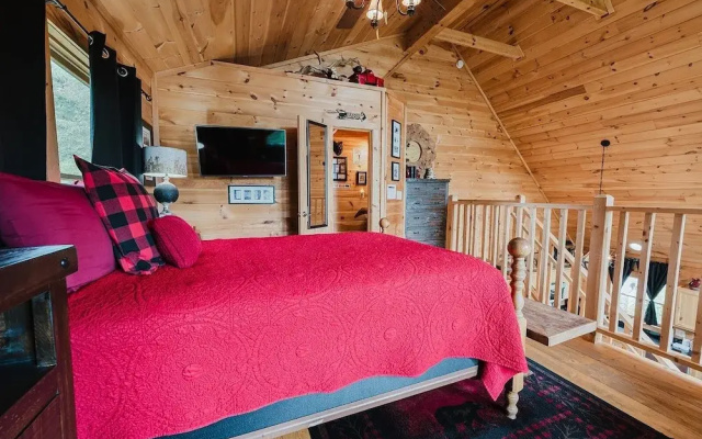 Elk Feathers 2 Bedroom Cabin by RedAwning