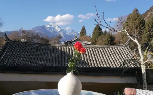 Yixing Thatched Cottage Inn (Lijiang Old Town Dashuiche Branch)