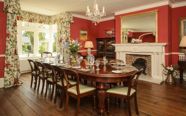 Abbots Manor