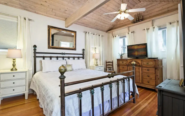 Old Yacht Club Inn Vacation Rentals