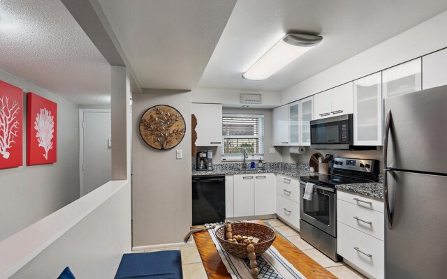 Beach Way Getaway 2 Bedroom Condo by RedAwning