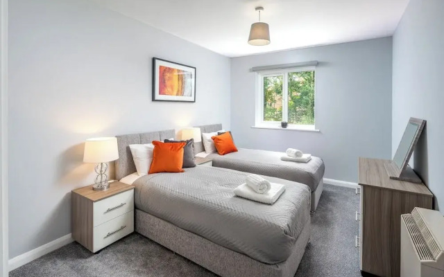 Modern 1-bedroom in Crawley With Free Parking
