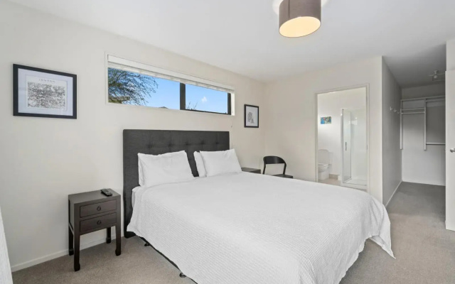 Urban Oasis - Wanaka Holiday Home